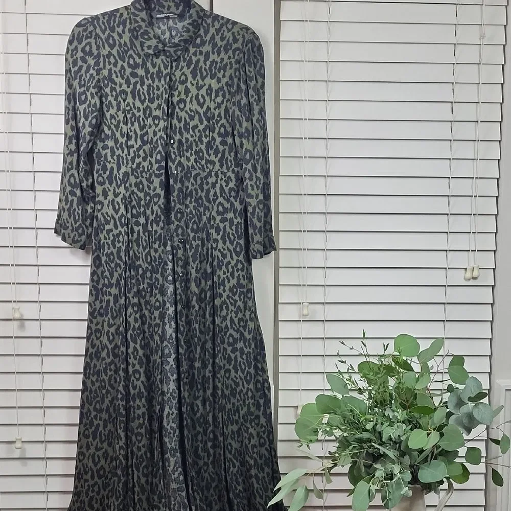 💛 Zara Gray Leopard Print Long Sleeve Dress.‎ Size M